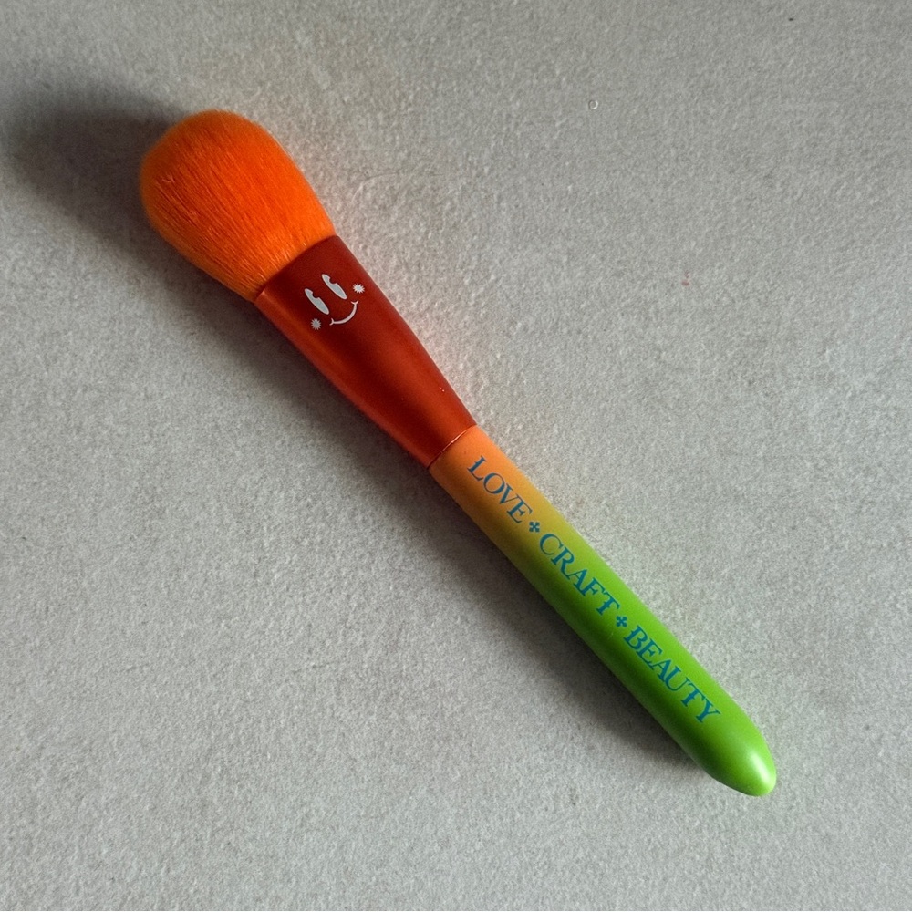 Love + Craft + Beauty Multicolor Face Brush Soft Blush & Powder Tool